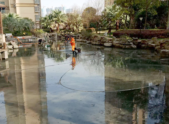 马村景观池淤泥清理