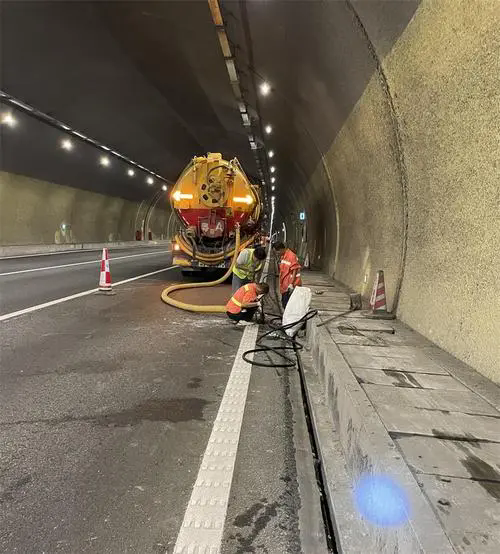 马村隧道排水渠清淤